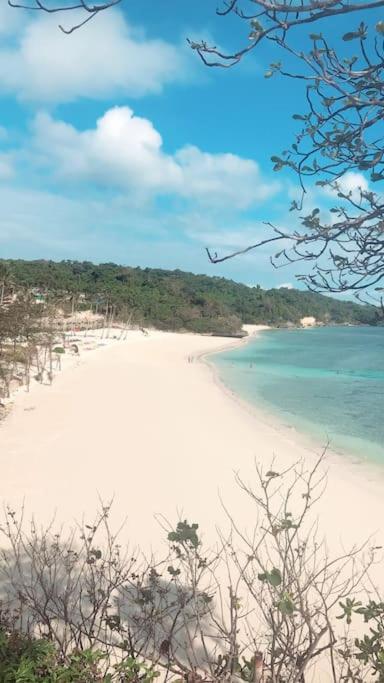 Modern Tropical Luxe Apartment - Boracay Newcoast Yapak Luaran gambar