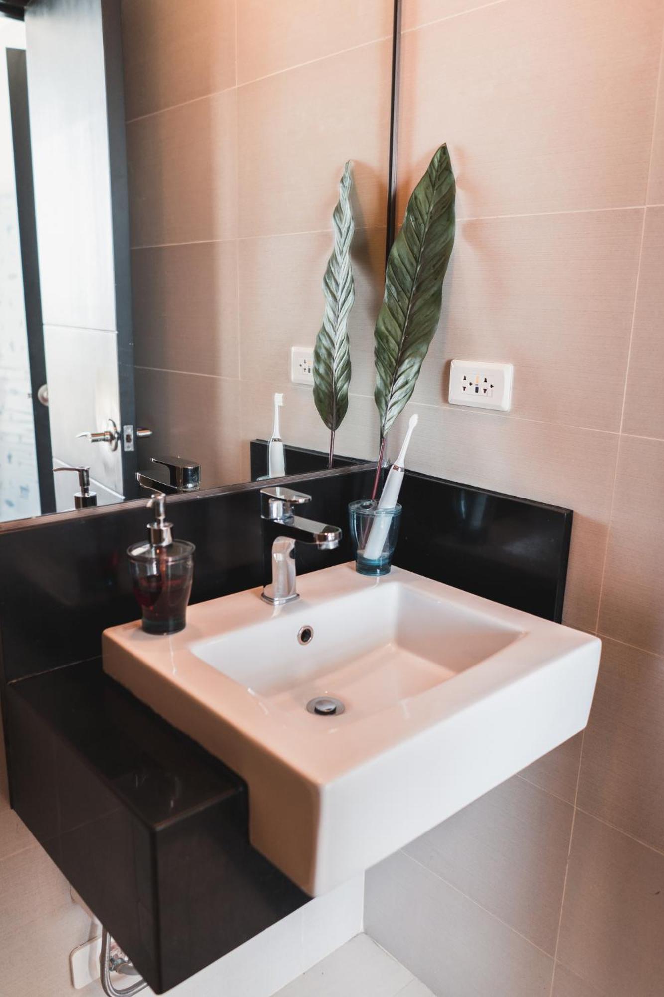 Modern Tropical Luxe Apartment - Boracay Newcoast Yapak Luaran gambar
